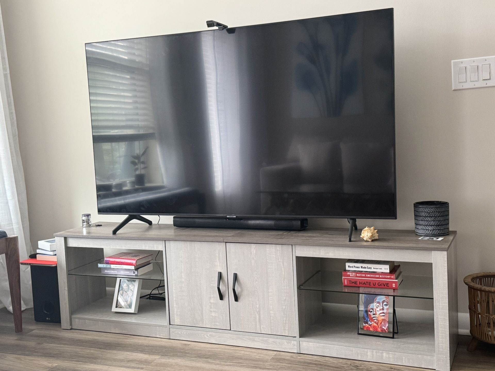 Entertainment Center/Tv Stand