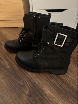 Clark's 7.5 wide combat boots