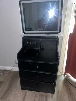 Mini vanity