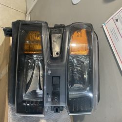2019-2022 Chevy Silverado Right Headlight 