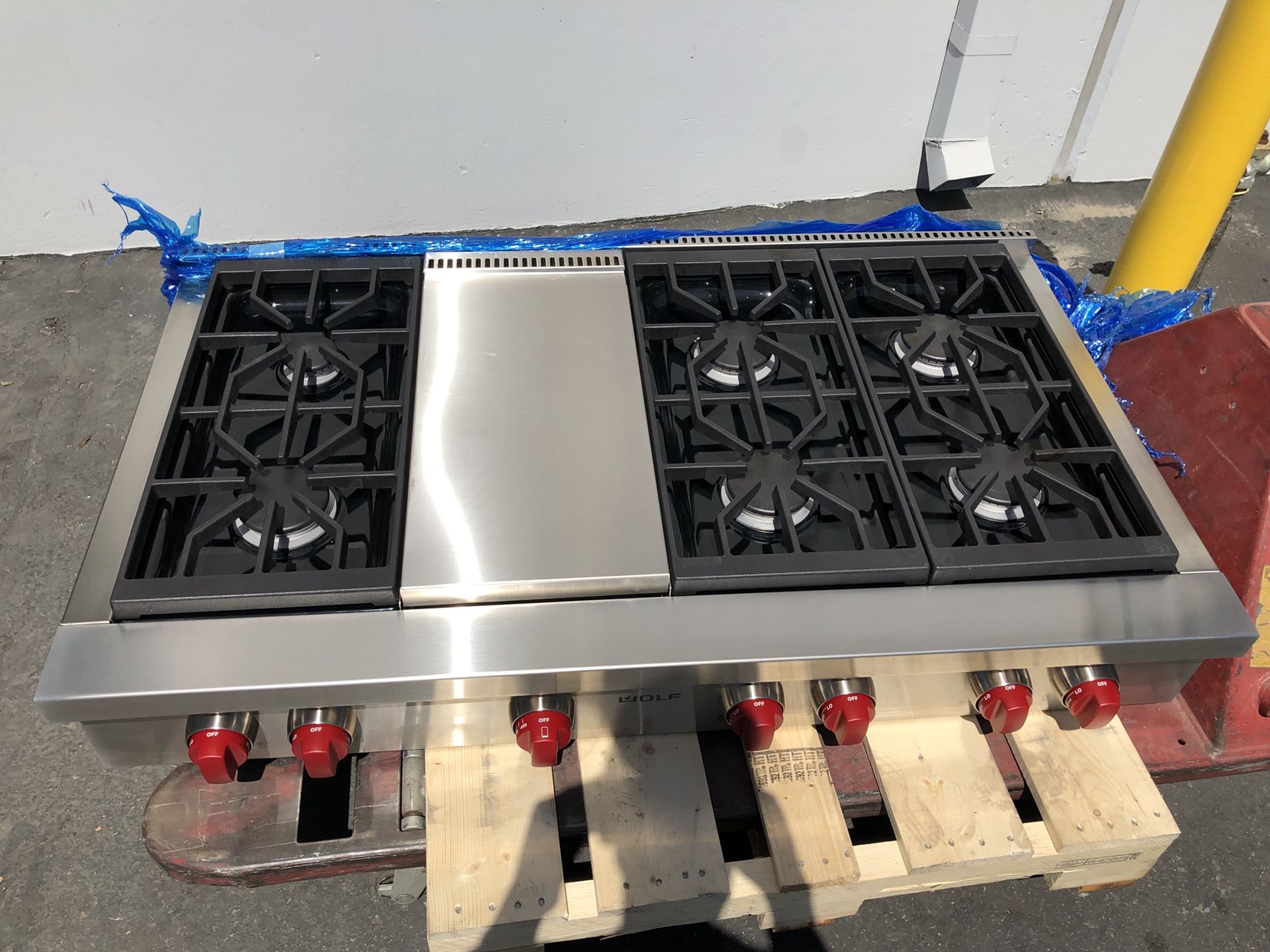 WOLF 48" SEALED BURNER RANGETOP 6 BURNERS AND INFRARED GRIDDLE MODEL