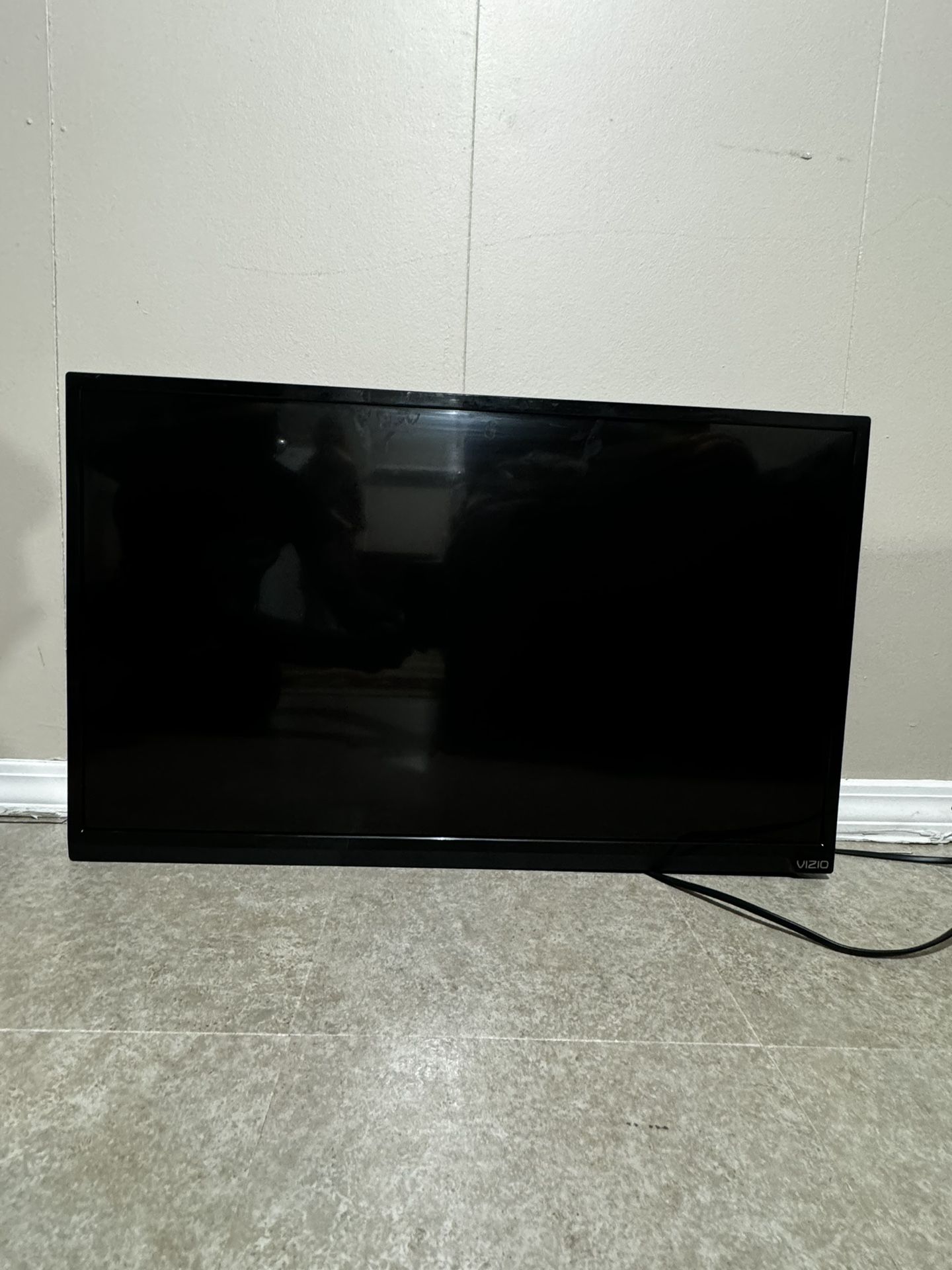 28 Inch Vizio TV