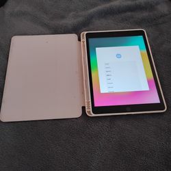 iPad Series 7. Great Shape! Works Perfect