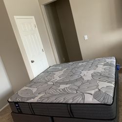KING SEALY POSTUREPEDIC MATTRESS AND FREE BOX SPRING