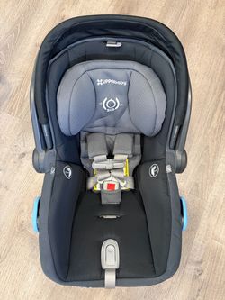 Uppababy Mesa Car Seat w/ travel bag