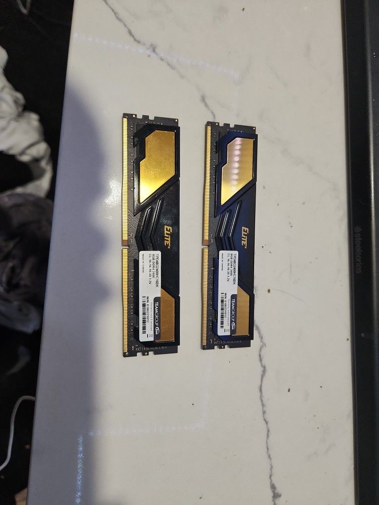 2x 8GB DDR4 2400 RAM Sticks