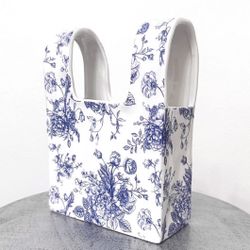 Surrey Selena decorative ceramic vase. Elegant blue and white floral chinoiserie pattern. 🌷 Please Read Description🌷 New