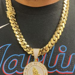 iced out AAA+ simulated lab diamonds praying hands pendant and Cuban necklace🔥🔥🔥