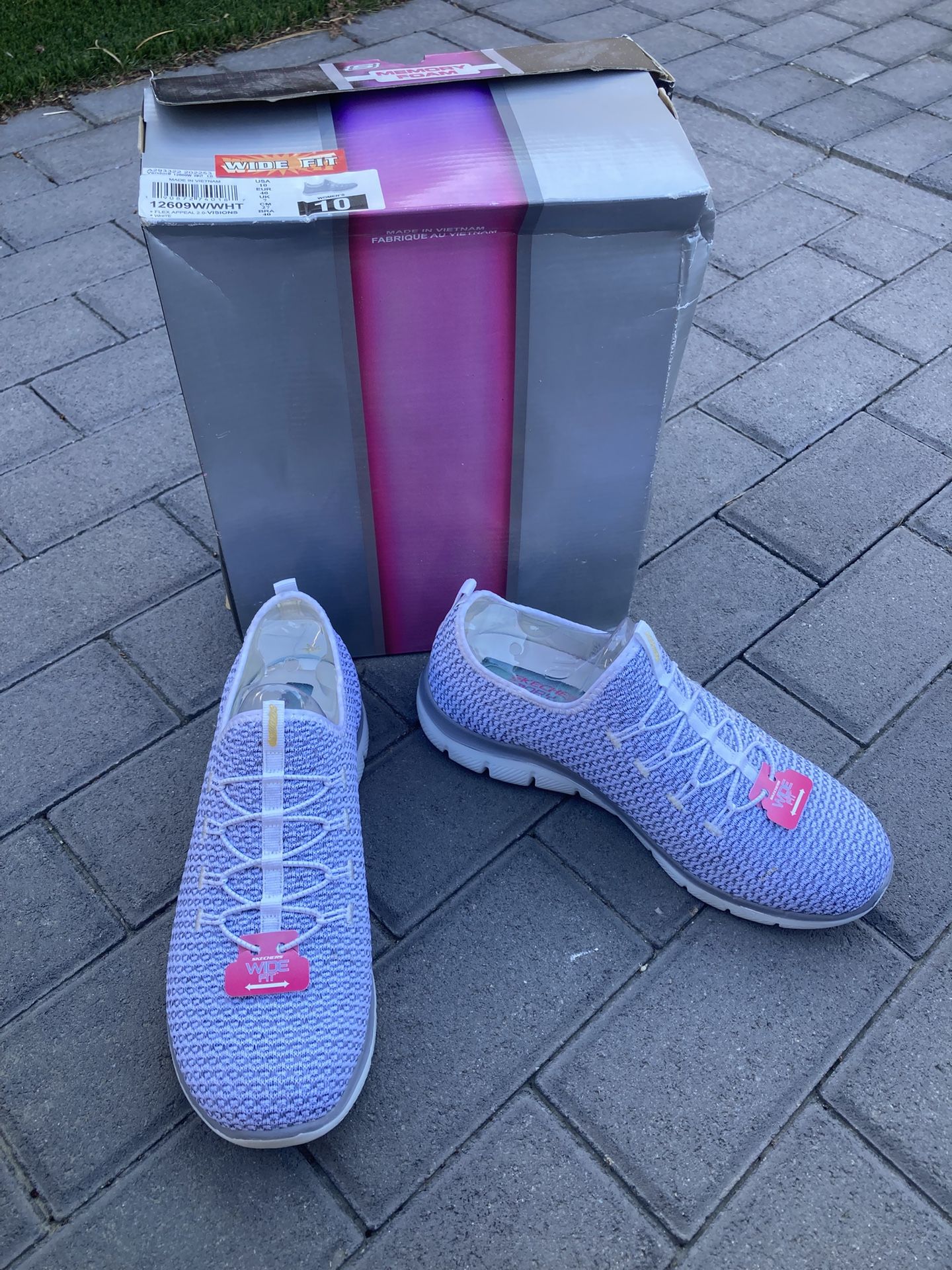 Sketchers Shoes