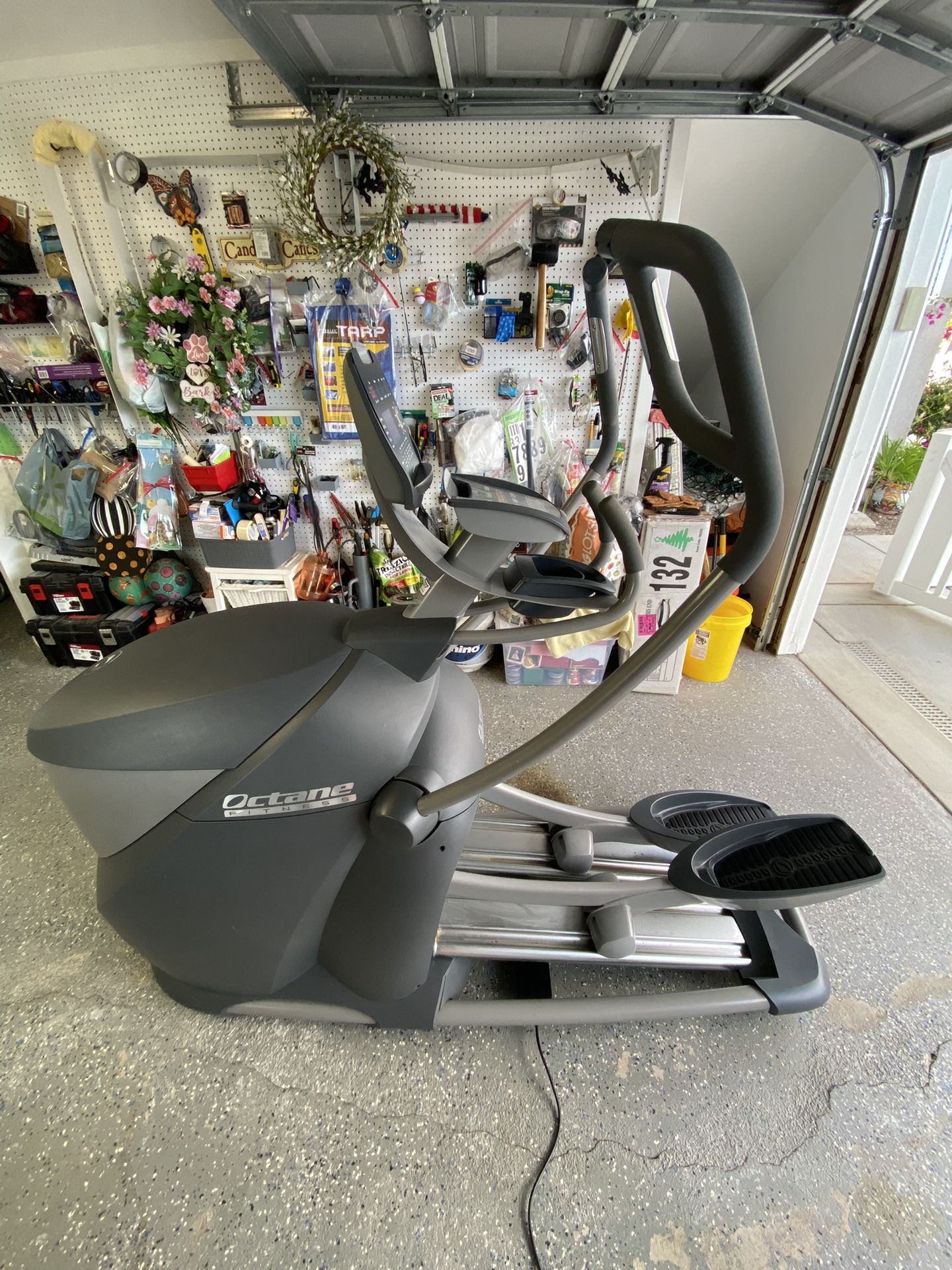 Octane Fitness Q47Ci Adjustable Stride Elliptical 