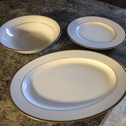 Serving Bowl & plate + 20 dinner plates cash only 