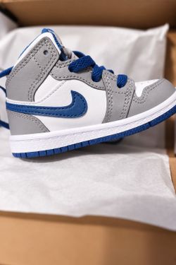 Nike Air Jordan 1 Mid Kids Sneaker