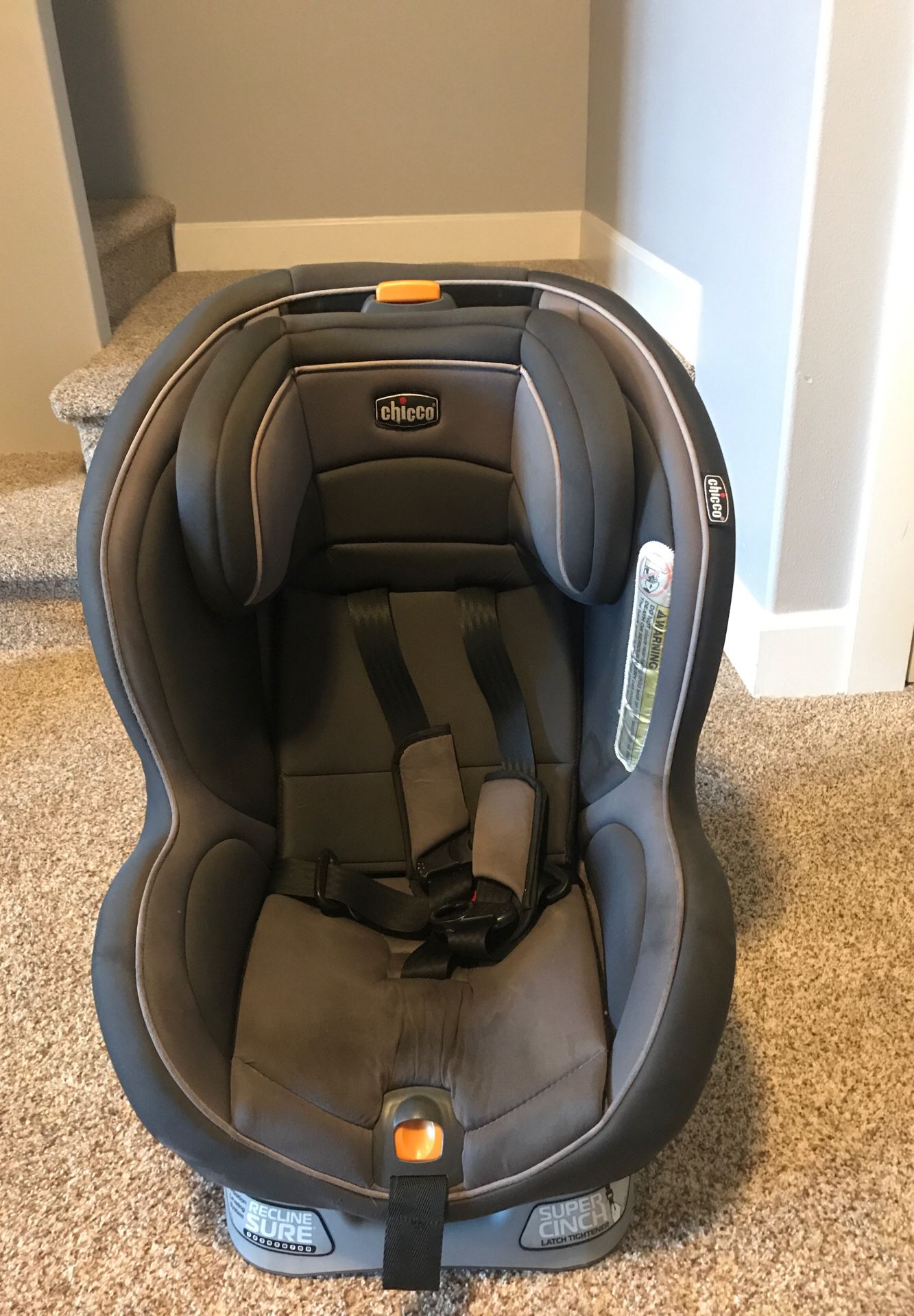 Chicco Nextfit convertable car seat