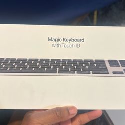 Magic Keyboard With Touch ID And numeric Keyboard