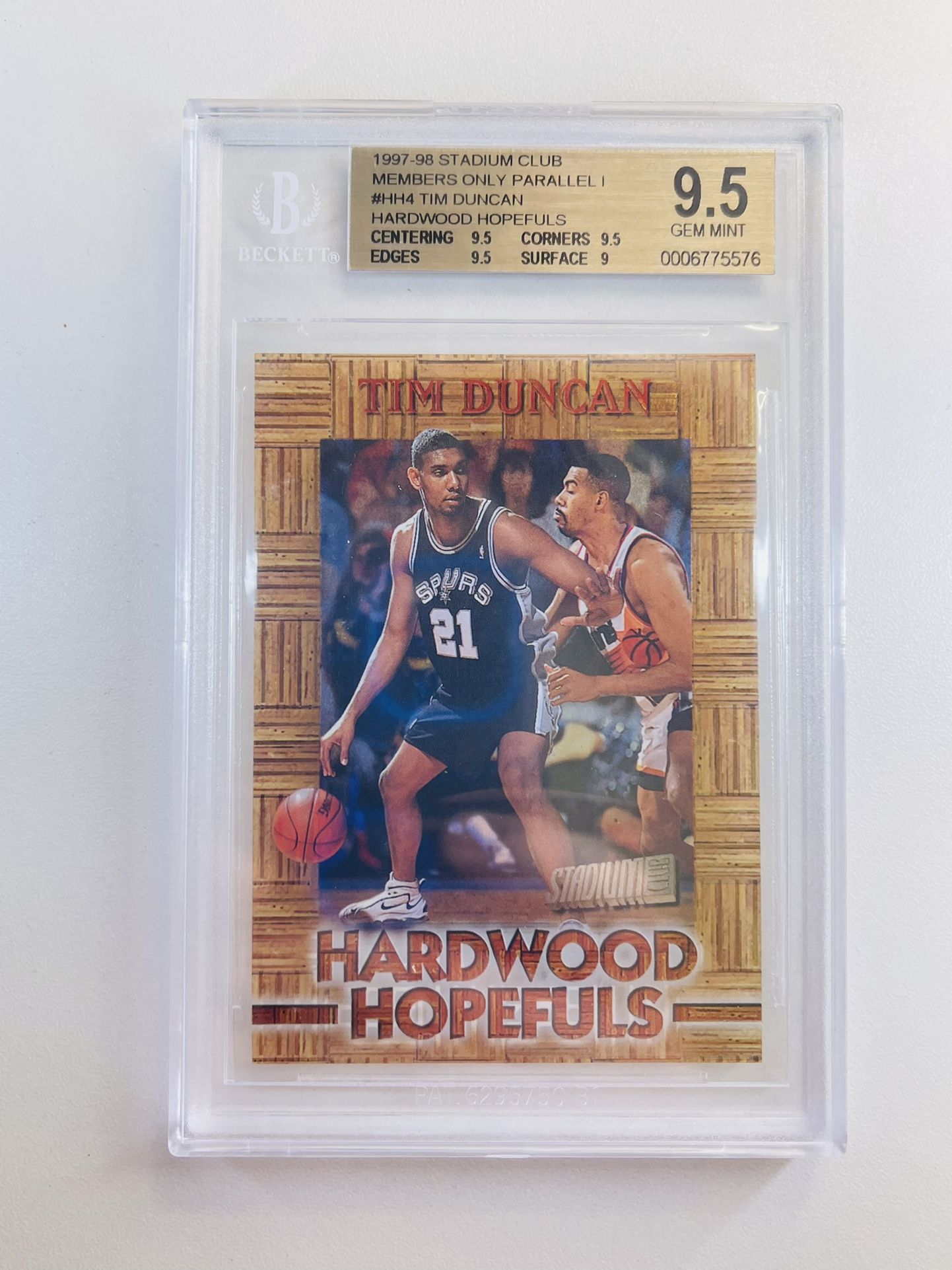 1997-98 Topps Stadium Club Hardwood Hopefuls Members Only Tim Duncan BGS 9.5 Gem Rookie Card