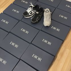 Dior b30’s  , message size pickup & delivered