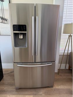 Samsung fridge and great working condition! Model#RFG297HDRS
