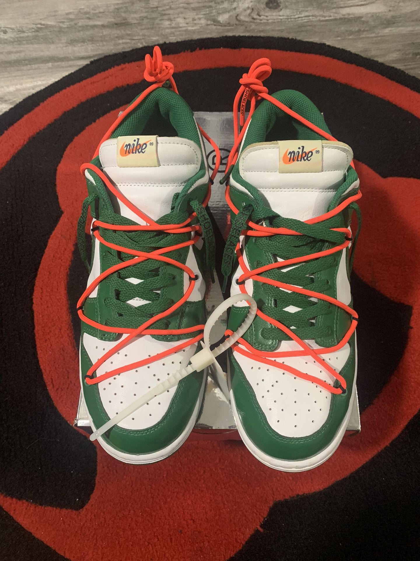 Off-White Pine Green Dunk Size 10, 8.5 Condition 