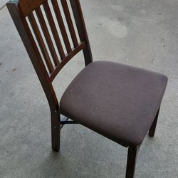Foldable woode. Chairs