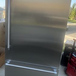 SUPER CLEAN THERMADOR 36” BUILT IN STAINLESS STEEL TOP MOUNT BOTTOM FREEZER REFRIGERATOR FOR SALE