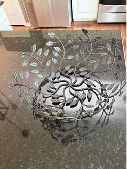 Metal leef bowl