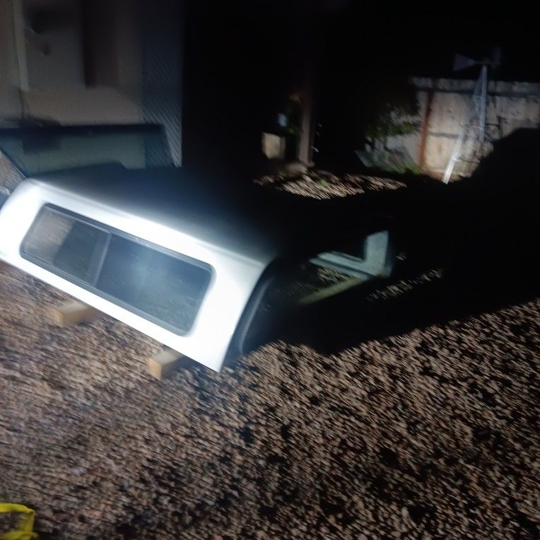 Snug Top Chevy White ,tinted,carpet Camper Shell