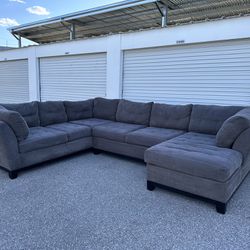 Gray Oversized U Sectional Couch In Good Condition 