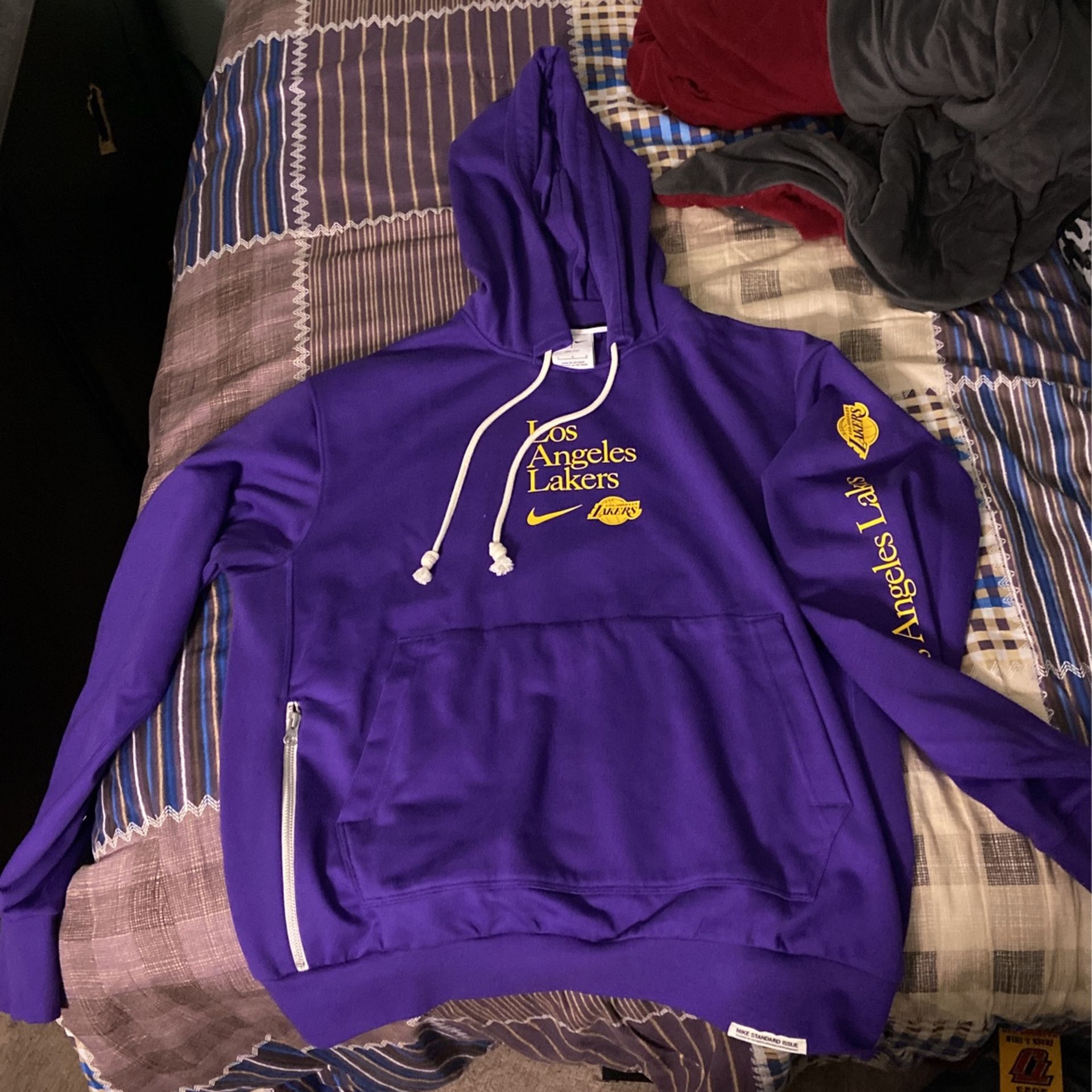 Bleacher report lakers hoodie hotsell