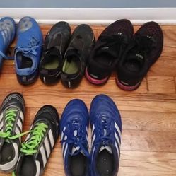 Boys Cleats Size 5