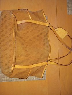 Dooney & Bourke