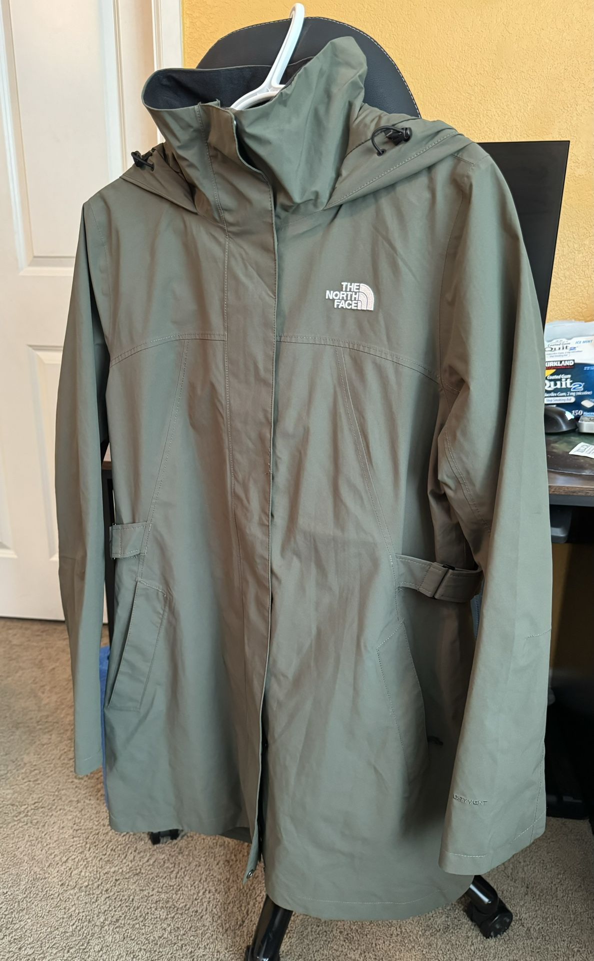 North face Light Weight Rain Coat Women’s L