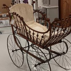 Victorian Wicker Carriage 