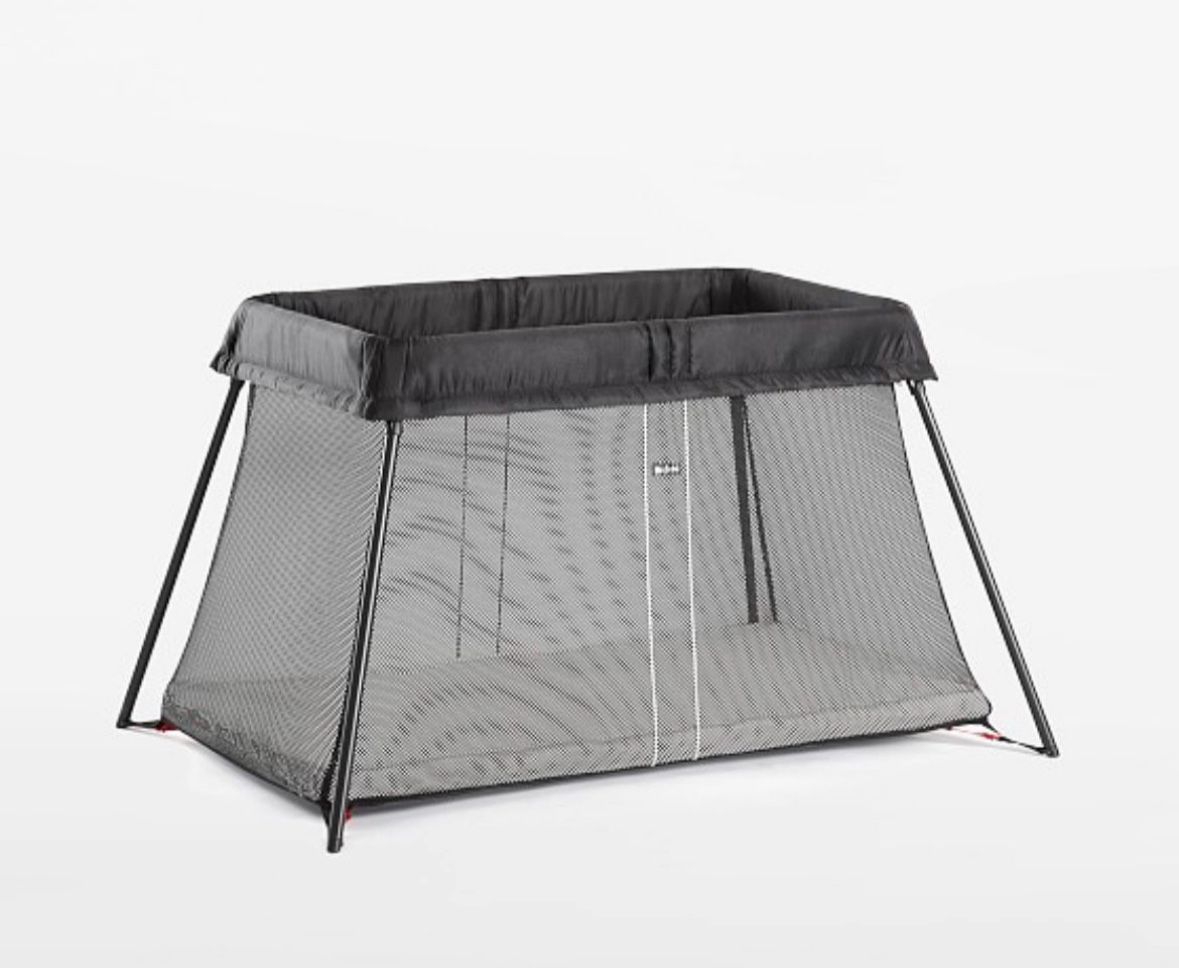 Babybjorn Travel Crib in Black Mesh Includes Travel bag and two fitted sheets By