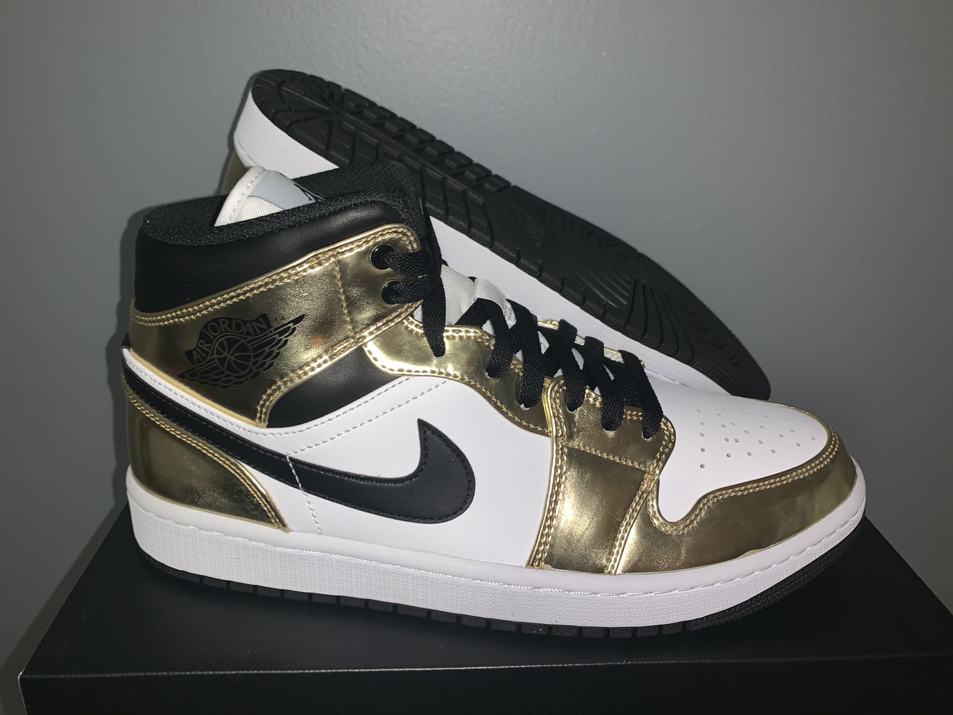 Jordan 1 Gold size 9 $150