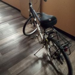 Like New Nice Schwinn Suburban Sports Bike Has 21 Speeds 150.00 OBO 