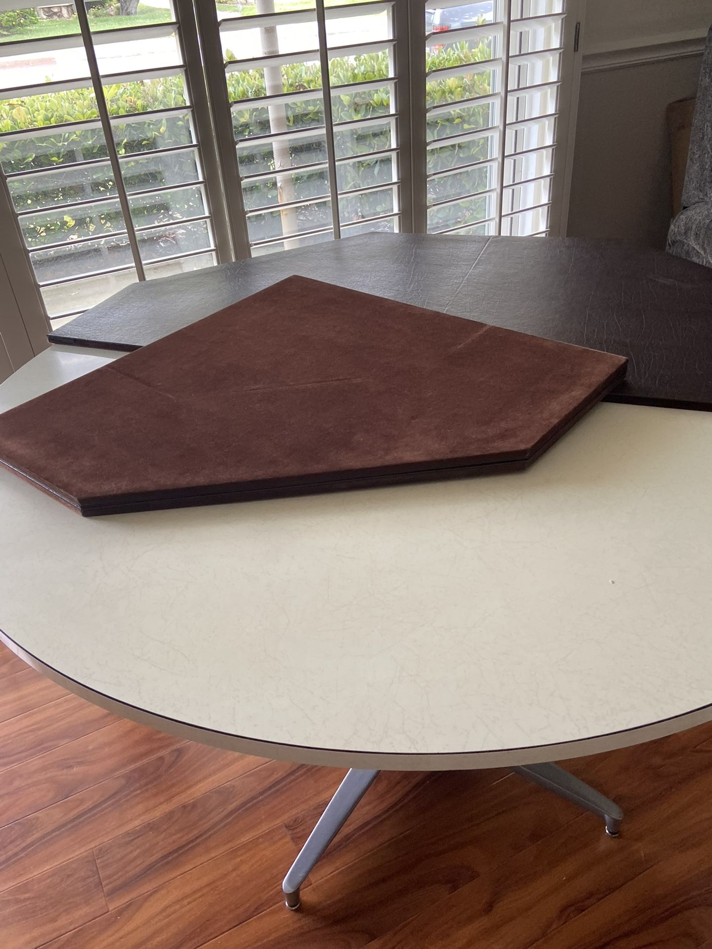 Formica Round Table