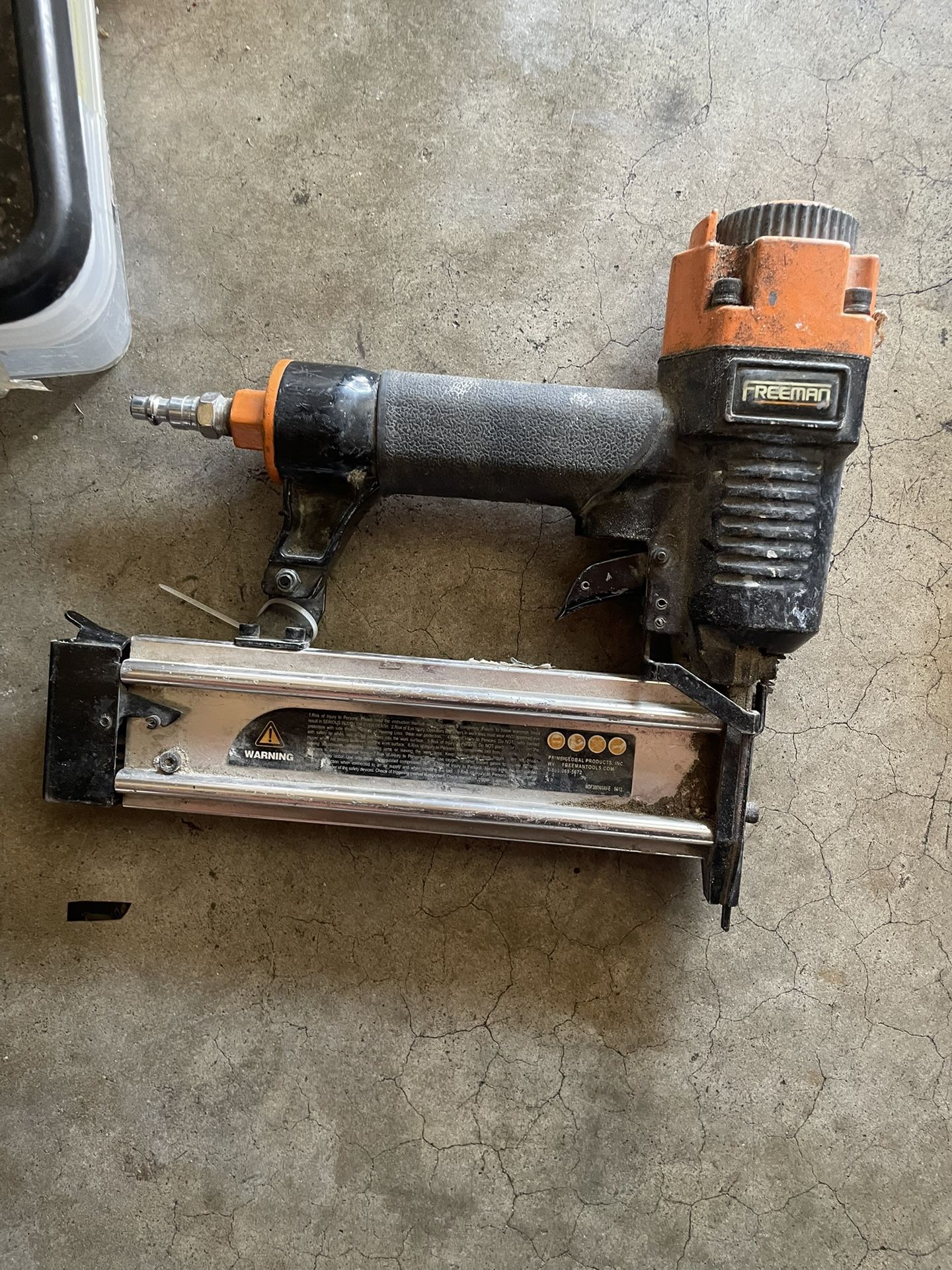Freeman molding nailer