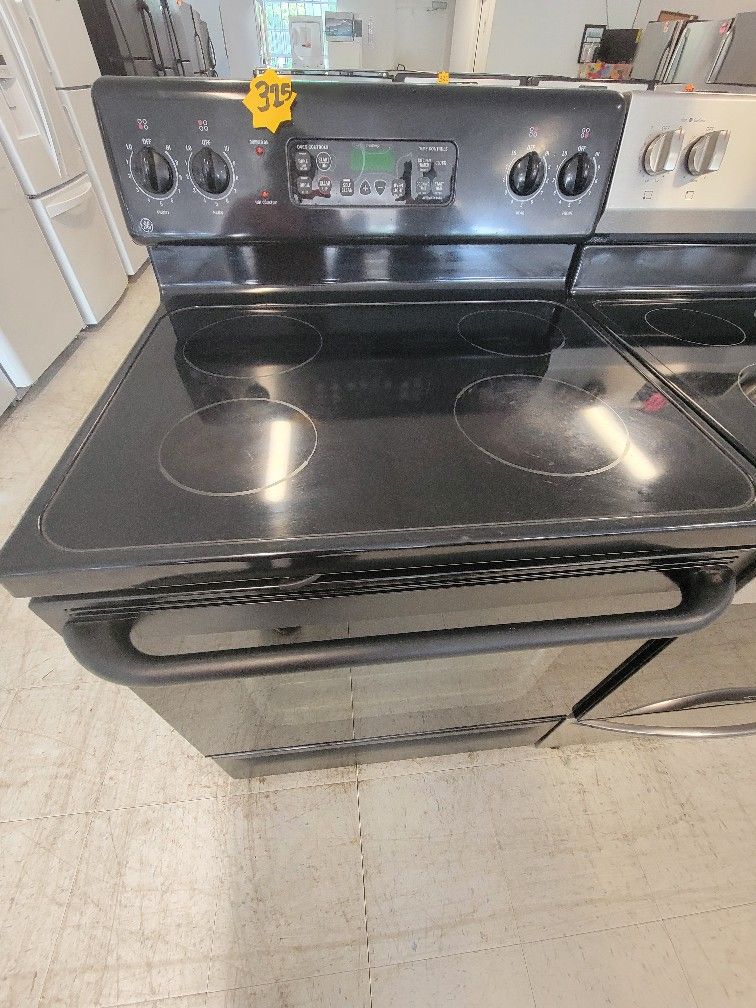 Ge Electric Stove Used Good Condition With 90day's Warranty. 