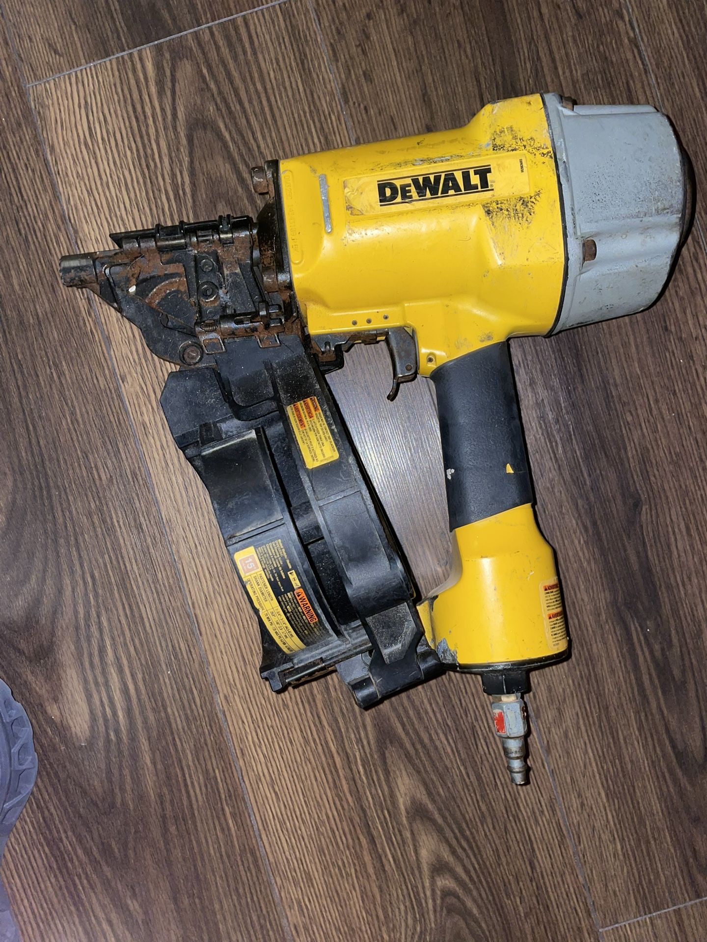 DEWALT DW66C-1 15 Degree Coil Siding and Fencing Nailer