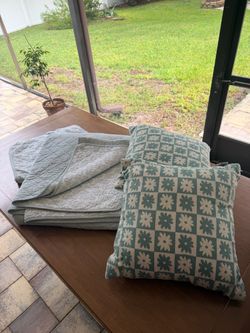 Quilted Throw Blanket with Two Throw Pillows