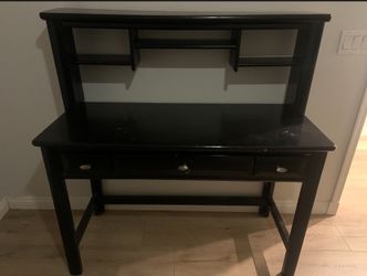 Black Desk
