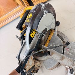 DEWALT Sierra ingletadora compuesta deslizante, 12 pulgadas (DWS779)