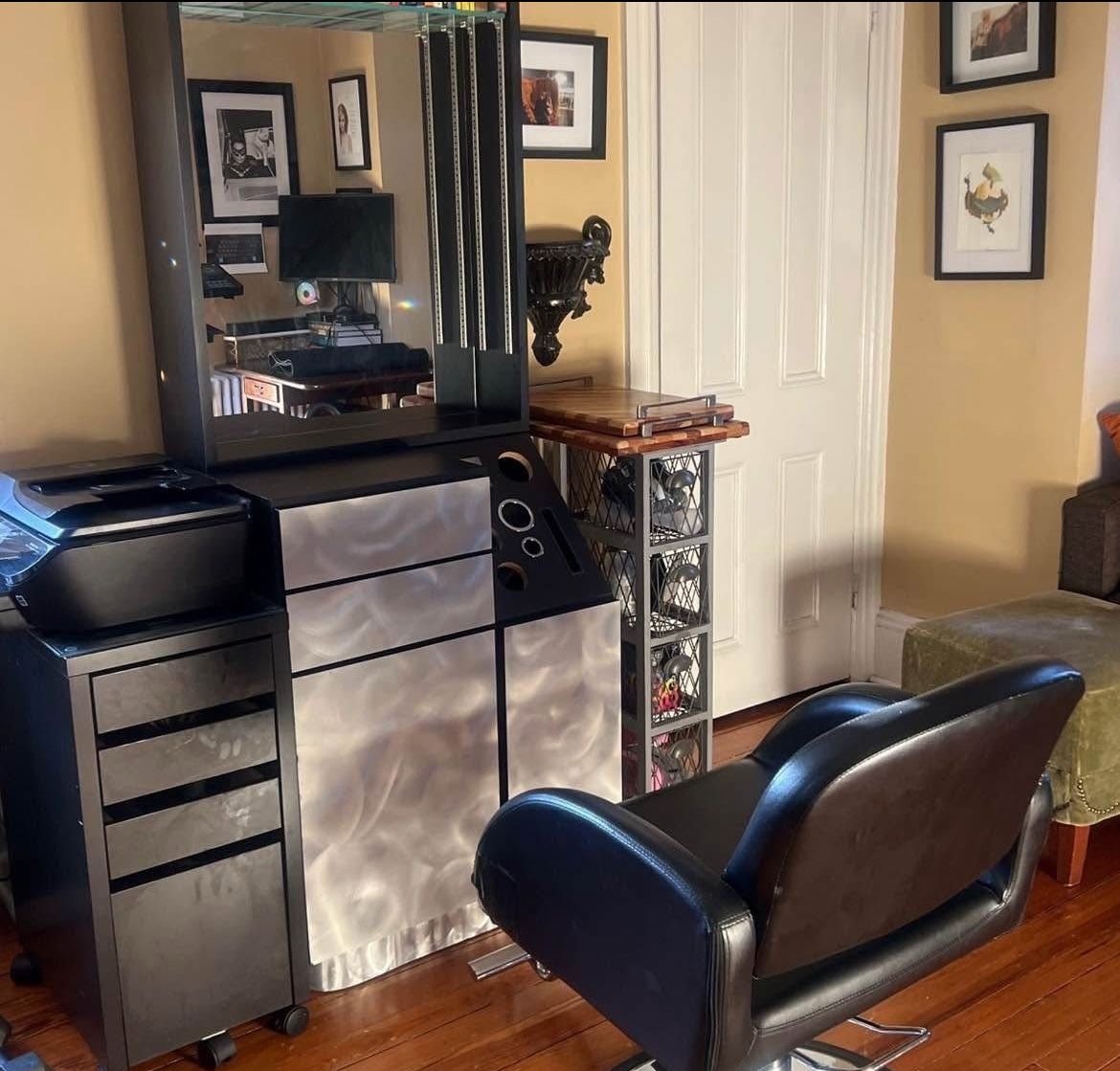 Salon stylist barber home