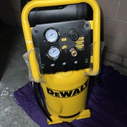 dewalt 15 gallon air compressor small hole on plastic cover