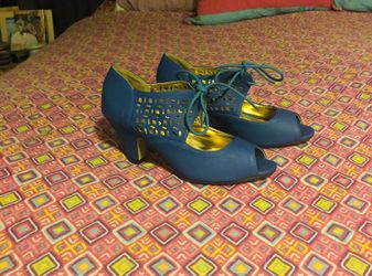 Women’s Dress Shoes.