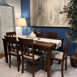 Beautiful Dining Set Very Good Condition!!! Table With 6 Chairs! I Can Deliver.