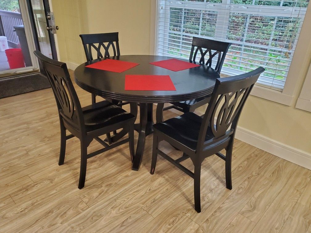 PIER1 Elegant Dinning Set+Free  Bar Tall Chairs 