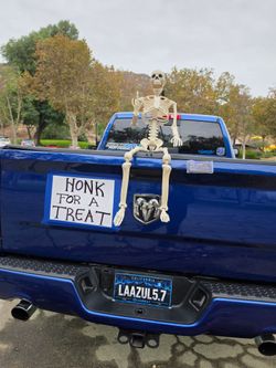 Halloween funny car decor skeleton