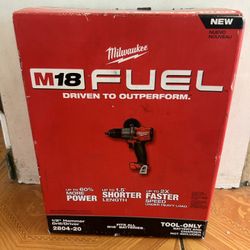 MILWAUKEE M18 Hammer Drill Driver  