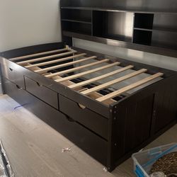 Twin Beds With Shelf 